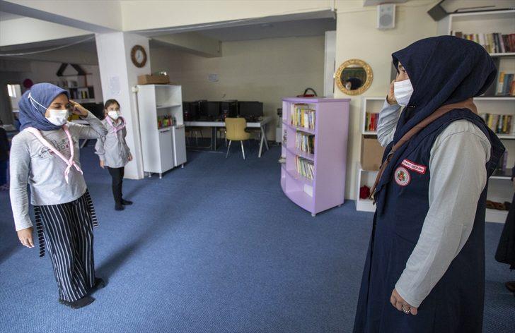 İzci lideri, Kur'an kursunda "yavru kurtlar" yetiştiriyor G1