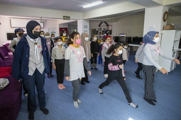 İzci lideri, Kur'an kursunda "yavru kurtlar" yetiştiriyor G2