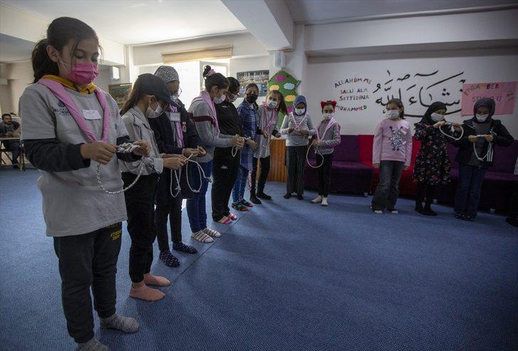 İzci lideri, Kur'an kursunda "yavru kurtlar" yetiştiriyor G5