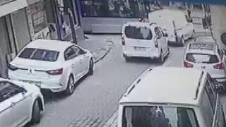 Son Dakika: İstanbul'da tramvay ile minibüs çarpıştı! Seferler aksadı