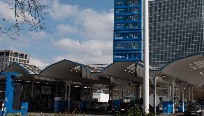 Fiyatlar rekor seviyelere ulaştı! Benzin için ülke değiştiriyorlar