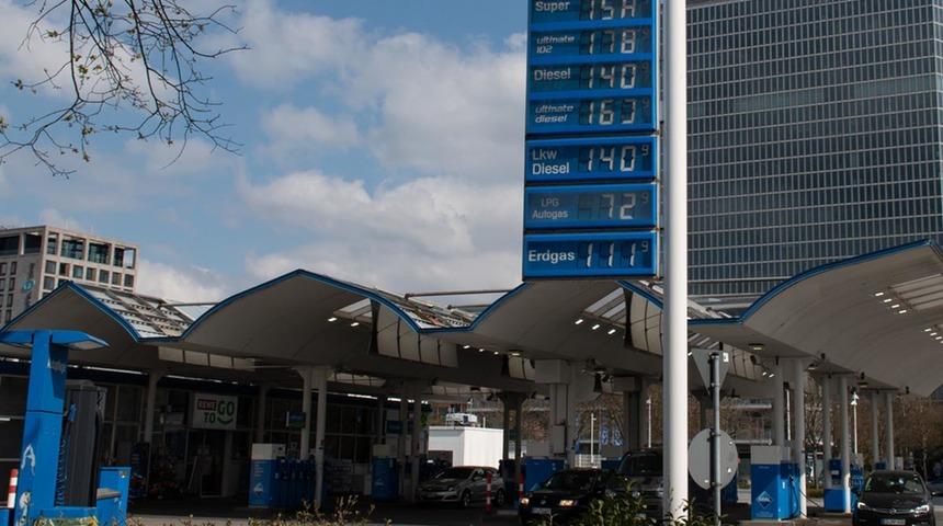 Fiyatlar rekor seviyelere ulaştı! Benzin için ülke değiştiriyorlar