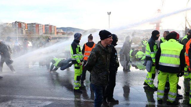 İtalya da Covid sertifikası olmadan Senato ya giren senatöre 10 gün uzaklaştırma 1