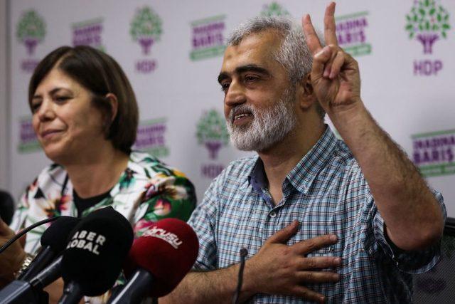 HDP'li Ömer Faruk Gergerlioğlu 6 Temmuz'daki cezaevinden tahliyesinin ardından basın toplantısında.