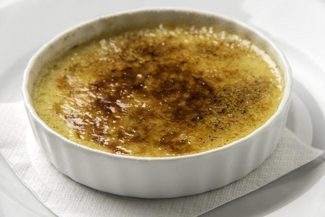 Creme Brulee (Krem Brüle) nasıl yapılır? Creme Brulee malzemeleri neler?