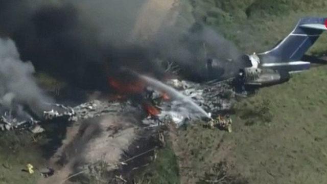 ABD'de faciaya ramak kala! Uçak pistten çıkarak alev aldı