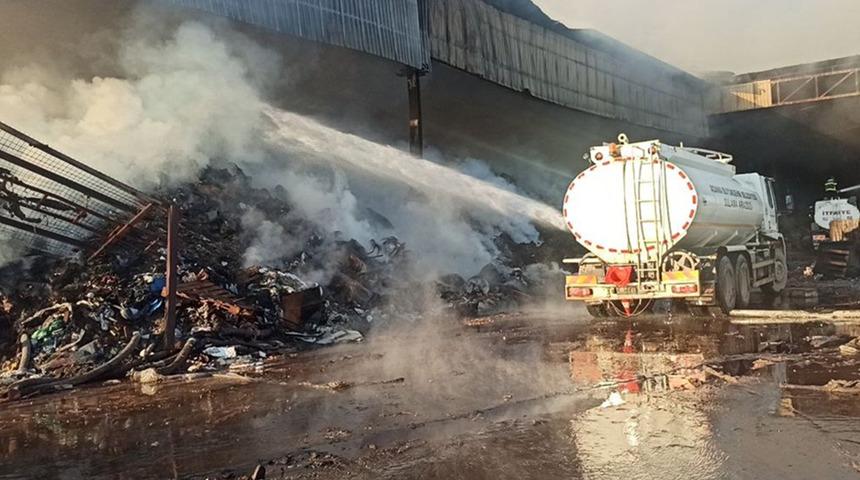 Osmaniye'de geri dönüşüm fabrikasında yangın! Ekipler müdahale ediyor