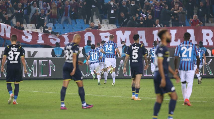 Fenerbahçe'den tarihi protesto! Trabzonspor maçının yayınını 23. dakikada kesti