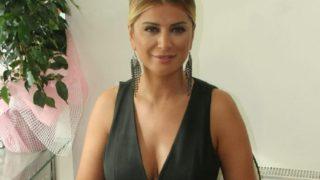 Songül Karlı, derin göğüs dekolteli kırmızı elbisesiyle paylaştı