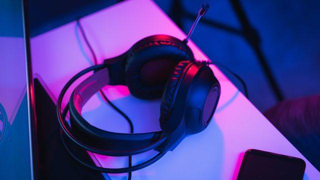 Oyun zevkinizi katlayacak en iyi oyuncu kulaklığı modelleri