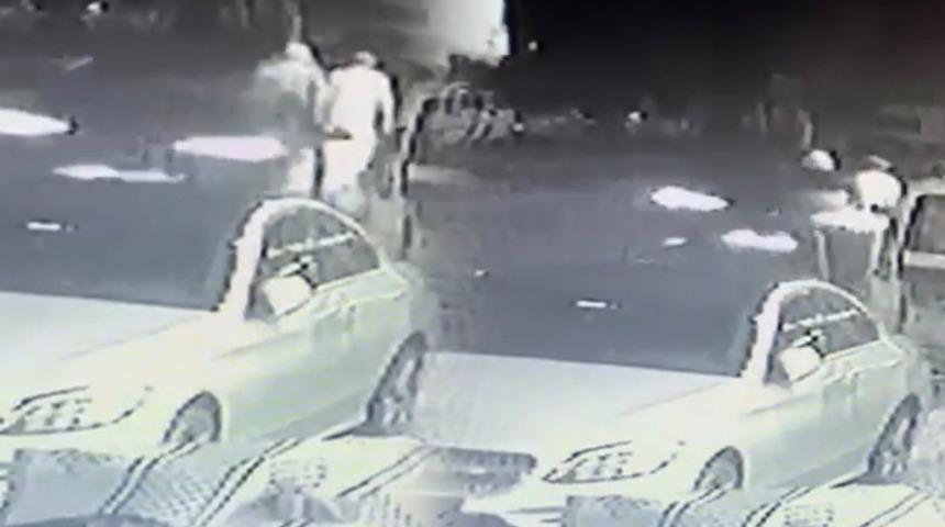 Alkollü sürücü dehşet saçtı! Yol kenarındaki gence böyle çarptı