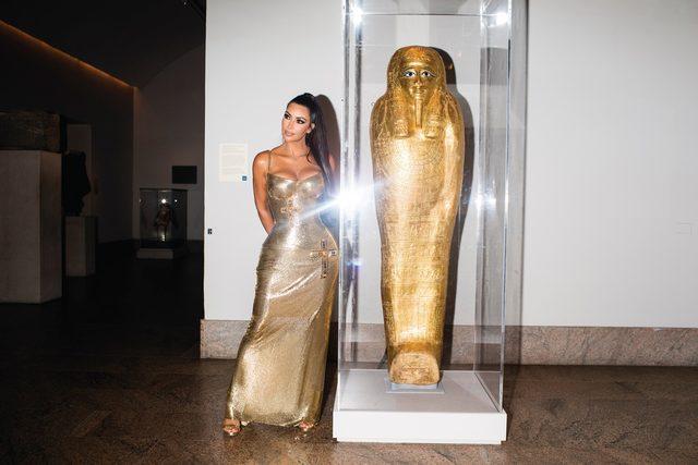 kardashian-egyptian-coffin-0025