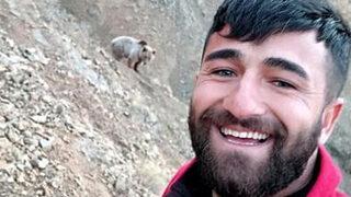 Tunceli'de ilginç anlar! Ayının peşinden koşup yaklaşarak selfie çekti