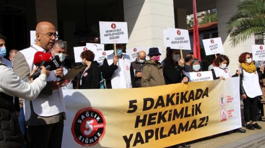 Taksim'de hekimlerden 'süre' protestosu