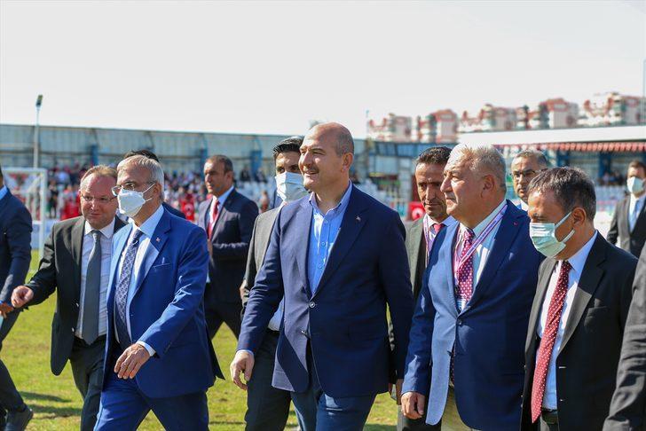 Bakan Soylu, Ampute Futbol Türkiye Kupası maçında başlama vuruşunu yaptı G1