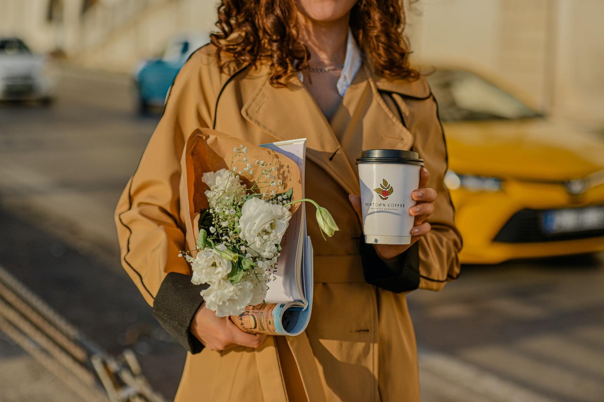 Sokak stiline uygun, yere kadar uzanan trençkot önerileri