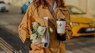 Sokak stiline uygun, yere kadar uzanan trençkot önerileri