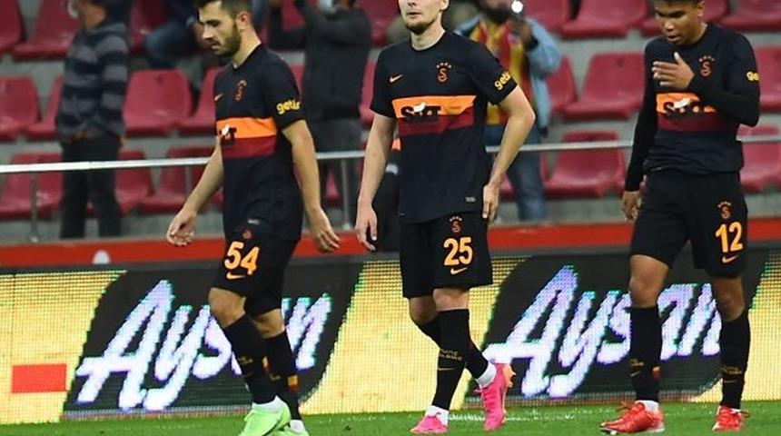 Galatasaray'da yeni transfer geldiği gibi gidiyor!