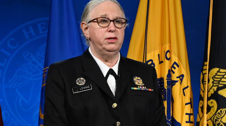 ABD'nin ilk açık trans oramirali Rachel Levine yemin etti