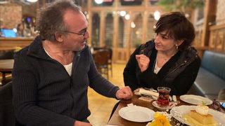 10 Bin Adım'ın 2. sezon çekimleri başladı! Engin Günaydın ve Devin Özgür Çınar'dan set fotoğrafı