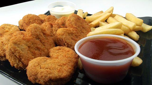 Evde nugget yapmak hayal değil! Diyet bozduran evde nugget tarifi