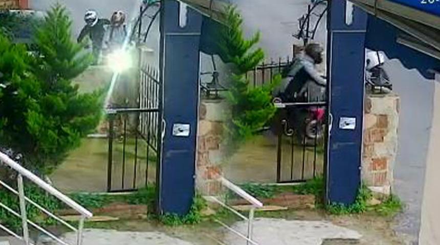 Motosikletle gelip &ccedil;almışlar! 