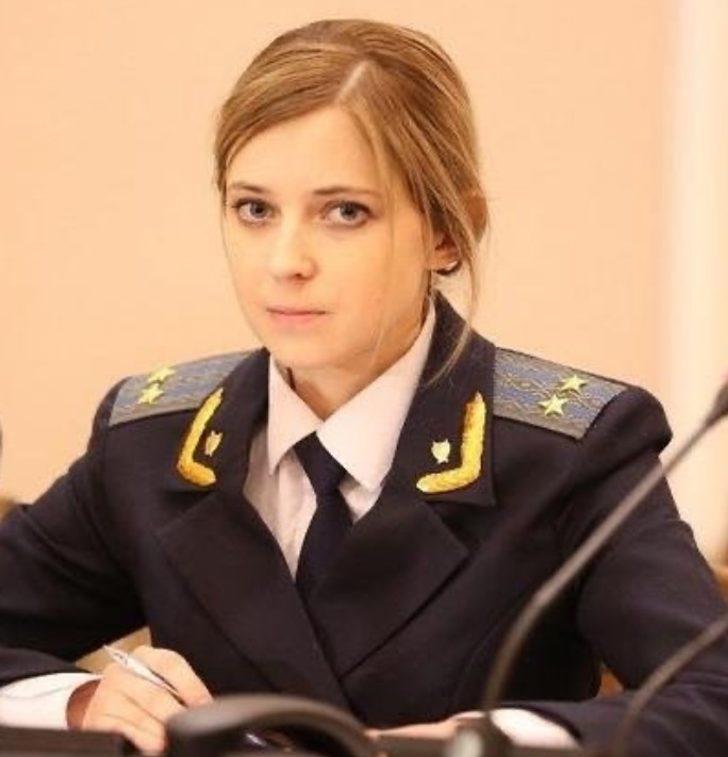 'En güzel büyükelçi' Poklonskaya’dan diplomatik üniformalı ilk fotoğraf G1