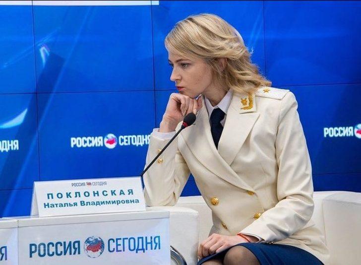 'En güzel büyükelçi' Poklonskaya’dan diplomatik üniformalı ilk fotoğraf G3