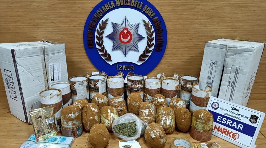 İzmir'de kahve kutularına gizlenmiş esrarla yakalanan zanlı tutuklandı