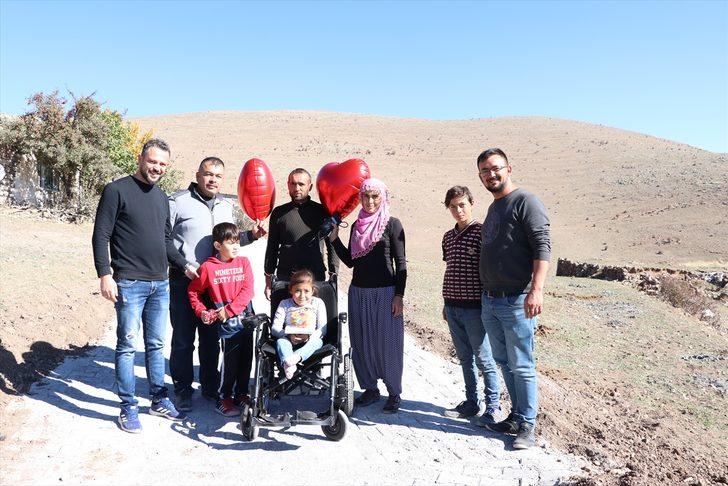 Niğde'de engelli minik Elif'in evinin önüne Vali Şimşek'in talimatıyla yol yapıldı G2
