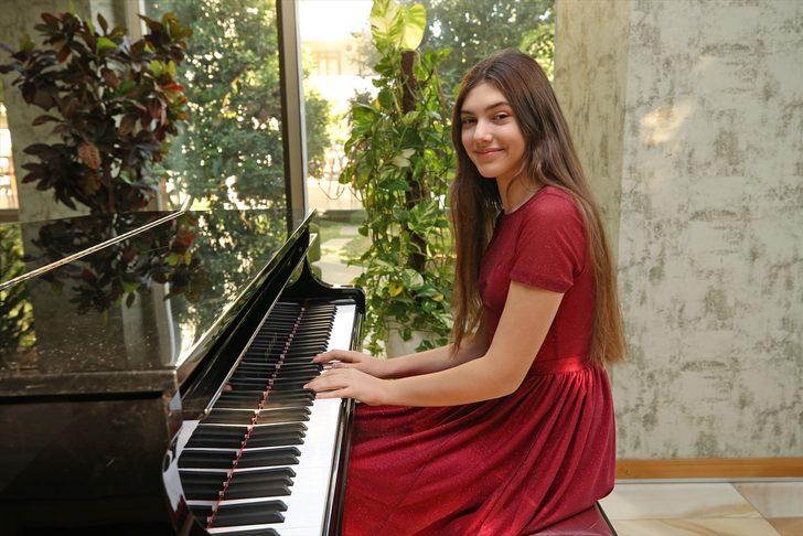 ÇDSO ile yarın sahne alacak genç piyanist İlyun Bürkev, hedeflerini anlattı: G2