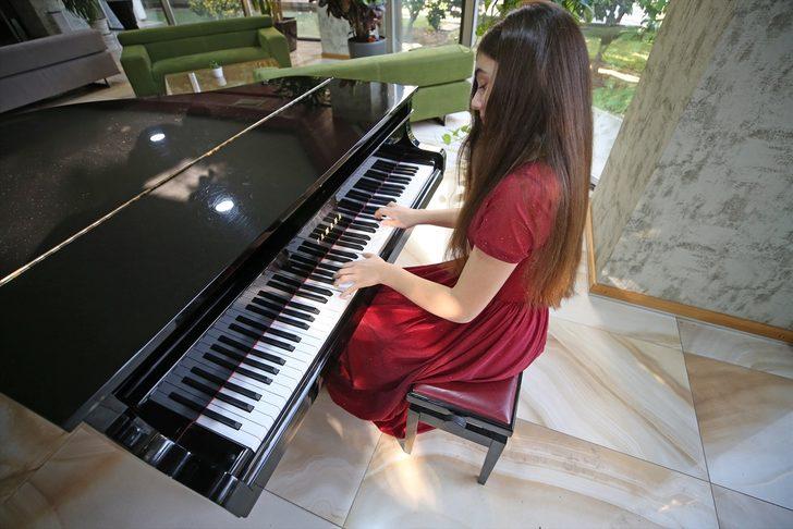 ÇDSO ile yarın sahne alacak genç piyanist İlyun Bürkev, hedeflerini anlattı: G3