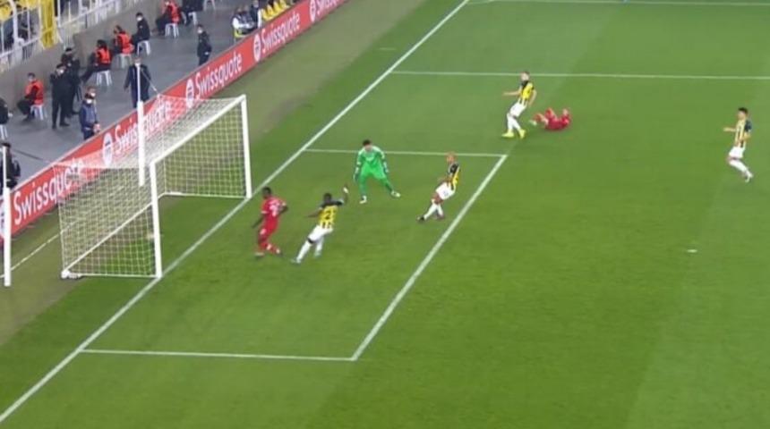 Samatta'nın Kadıköy'de attığı gol tartışma yarattı