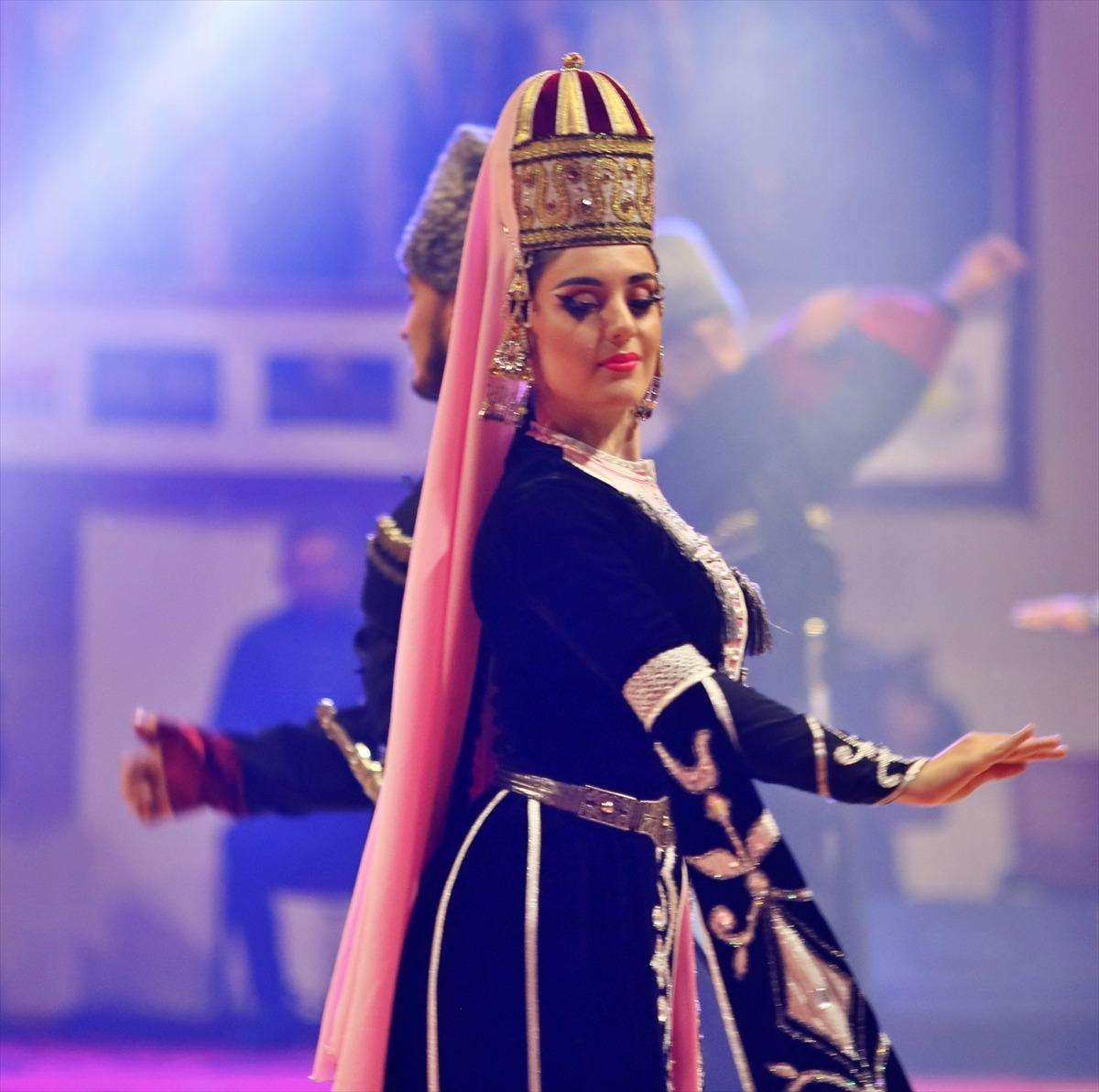 Dans topluluğu "Kabardinka" Samsun'da sanatseverlerle buluştu