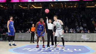 Pembe top Demet Özdemir'in ellerinden havalandı! Anadolu Efes maçında hava atışı yaptı