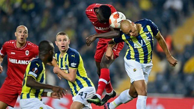 Fenerbahçe-Antwerp beraberliği Belçika basınında: Kadıköy'deki yangından ilk puanını çıkaran Antwerp Avrupa umudunu korudu