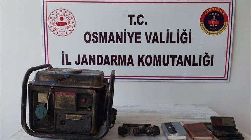 Osmaniye'de terör örgütü PKK'ya ait sığınakta yaşam malzemesi ele geçirildi