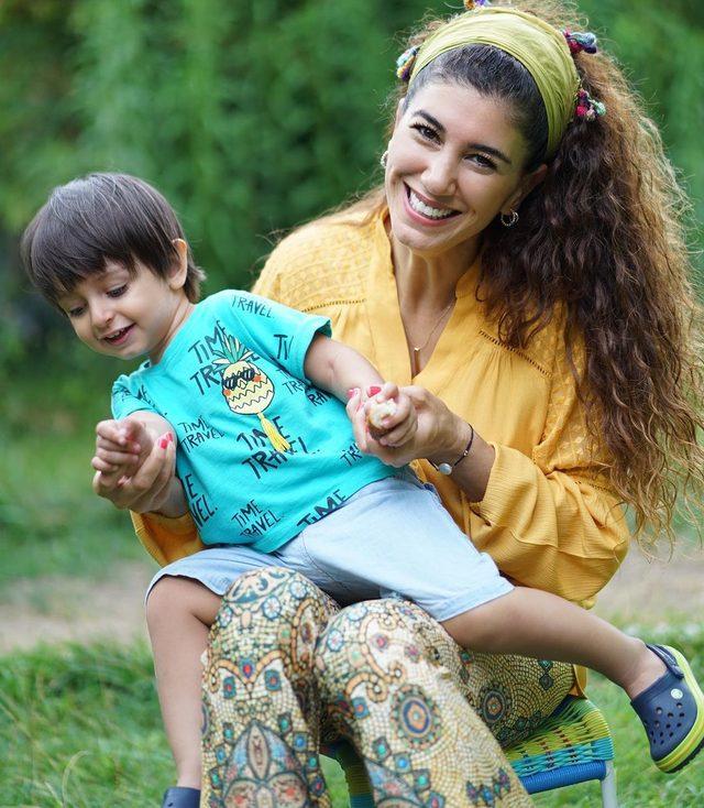 Bir dönem göğüs küçültme ameliyatıyla gündeme oturan Nadide Sultan'ın mutlu aile pozlarına beğeni yağıyor!