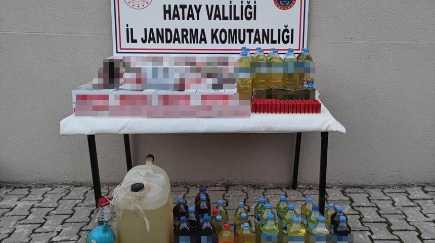 Hatay'da işlettikleri bakkalda kaçak ürünler bulunan iki şüpheli gözaltına alındı