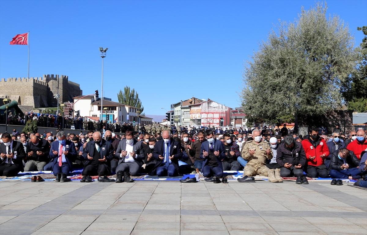 G&Uuml;NCELLEME - Eren-7 Operasyonu'nda şehit olan Uzman &Ccedil;avuş Tortumlu son yolculuğuna uğurlandı