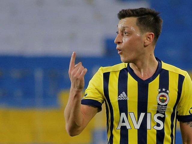 Mesut Özil, Premier Lig'e geri mi dönüyor?