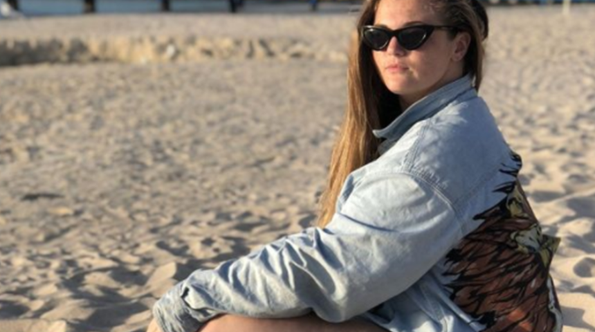 Beden pozitifliği savunucusu olan kadın bacaklarını eleştirenlere bikinili pozlarıyla cevap verdi! “İlham olmak istiyorum”