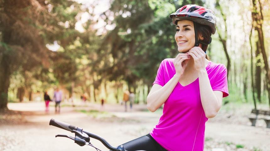 Bisiklet kaskı darbe riskini azaltıyor  
