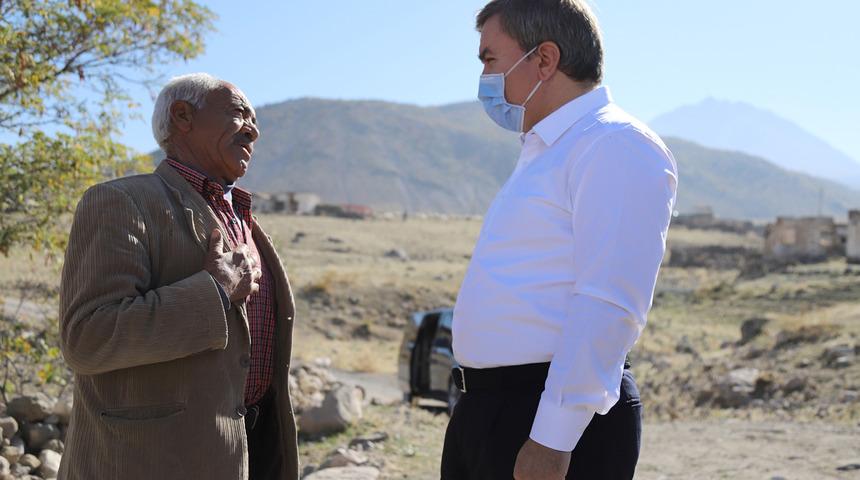 Köyde 10 yıldır tek başına yaşayan adam valinin teklifini geri çevirdi: Altın kafese koysalar da gitmem