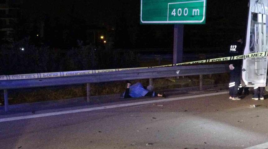 Bursa’da feci kaza! Otomobilden fırlayan 20 yaşındaki genç kız hayatını kaybetti
