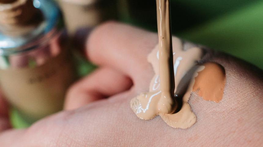 Hatalı makyaj yapmak istemiyorsanız dikkat edin! Likit ürün kullanırken...