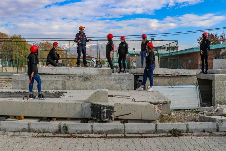 Van'da kadınlardan oluşturulan arama kurtarma timi afetlerde can kurtaracak G5