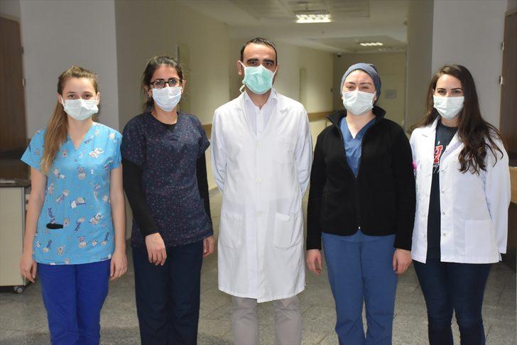 Kovid-19 servisindeki sağlık çalışanları hastaların aşı pişmanlığına şahitlik ediyor G1