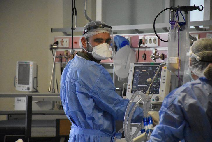 Kovid-19 servisindeki sağlık çalışanları hastaların aşı pişmanlığına şahitlik ediyor G3