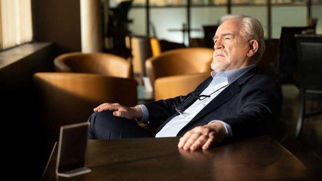 Brian Cox, patron baba Logan Roy'ü canlandırıyor.